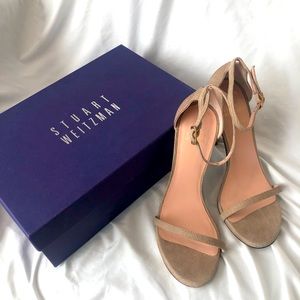 Stuart Weitzman Nudist Sandals in Fawn Goose Bump, Size 8